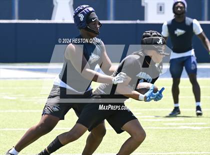 Thumbnail 3 in St. John Bosco vs. Arroyo (Brave 8 Invitational) photogallery.