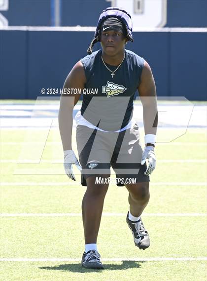 Thumbnail 2 in St. John Bosco vs. Arroyo (Brave 8 Invitational) photogallery.