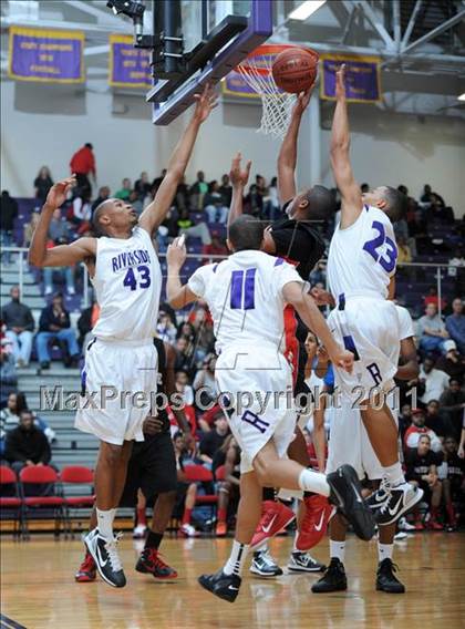 Thumbnail 2 in Middle Creek vs Riverside (Glaxo Holiday Invitational) photogallery.