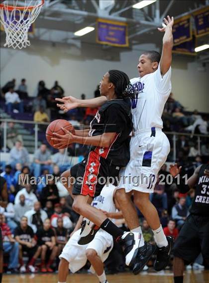 Thumbnail 2 in Middle Creek vs Riverside (Glaxo Holiday Invitational) photogallery.