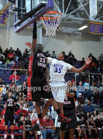 Thumbnail 3 in Middle Creek vs Riverside (Glaxo Holiday Invitational) photogallery.