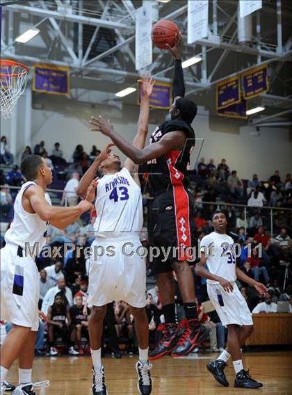 Thumbnail 2 in Middle Creek vs Riverside (Glaxo Holiday Invitational) photogallery.