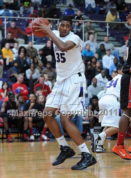 Thumbnail 3 in Middle Creek vs Riverside (Glaxo Holiday Invitational) photogallery.