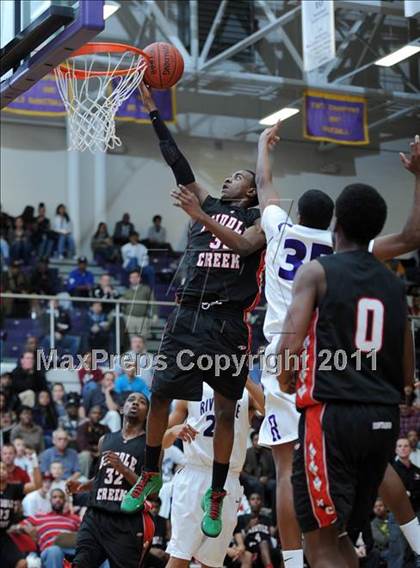 Thumbnail 2 in Middle Creek vs Riverside (Glaxo Holiday Invitational) photogallery.