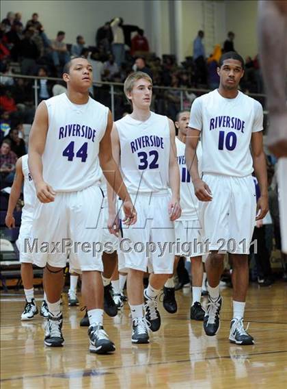 Thumbnail 2 in Middle Creek vs Riverside (Glaxo Holiday Invitational) photogallery.
