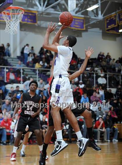Thumbnail 3 in Middle Creek vs Riverside (Glaxo Holiday Invitational) photogallery.