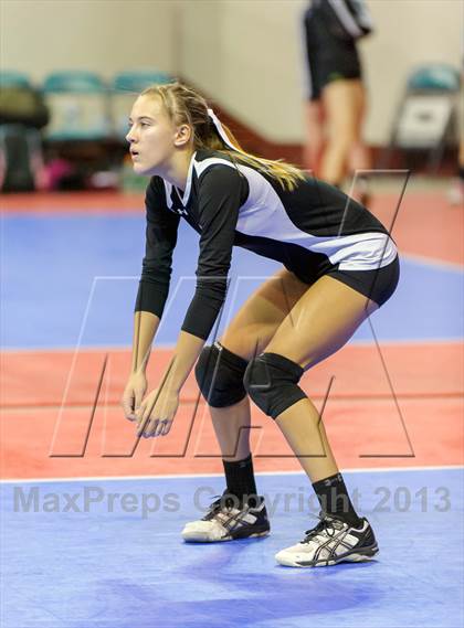 Thumbnail 2 in Gunnison vs. Sterling (CHSAA 3A Pool III) photogallery.