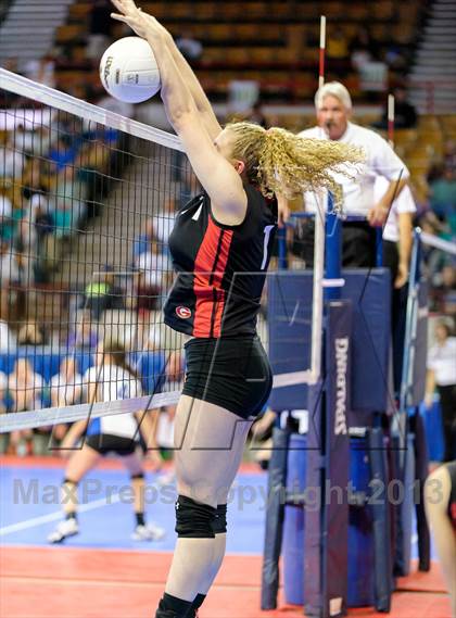 Thumbnail 2 in Gunnison vs. Sterling (CHSAA 3A Pool III) photogallery.