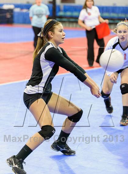 Thumbnail 1 in Gunnison vs. Sterling (CHSAA 3A Pool III) photogallery.