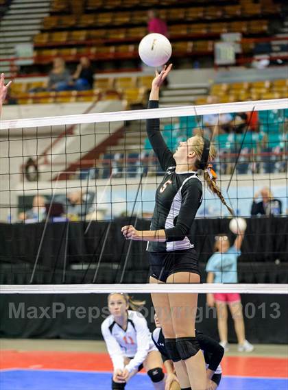 Thumbnail 1 in Gunnison vs. Sterling (CHSAA 3A Pool III) photogallery.