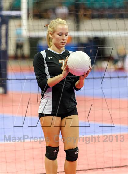 Thumbnail 2 in Gunnison vs. Sterling (CHSAA 3A Pool III) photogallery.