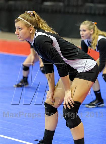 Thumbnail 2 in Gunnison vs. Sterling (CHSAA 3A Pool III) photogallery.