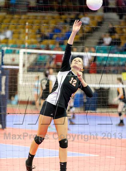 Thumbnail 2 in Gunnison vs. Sterling (CHSAA 3A Pool III) photogallery.