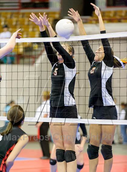 Thumbnail 3 in Gunnison vs. Sterling (CHSAA 3A Pool III) photogallery.