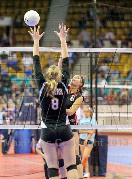 Thumbnail 3 in Gunnison vs. Sterling (CHSAA 3A Pool III) photogallery.