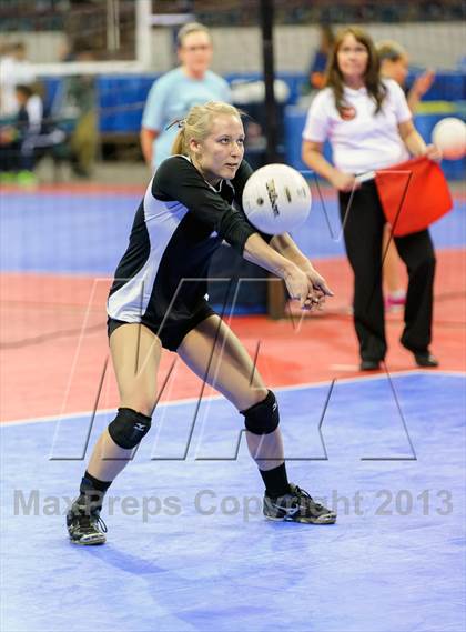 Thumbnail 3 in Gunnison vs. Sterling (CHSAA 3A Pool III) photogallery.