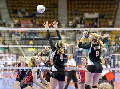 Thumbnail 3 in Gunnison vs. Sterling (CHSAA 3A Pool III) photogallery.