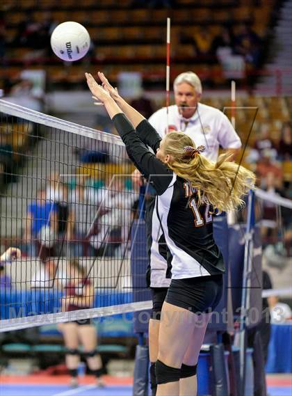 Thumbnail 2 in Gunnison vs. Sterling (CHSAA 3A Pool III) photogallery.