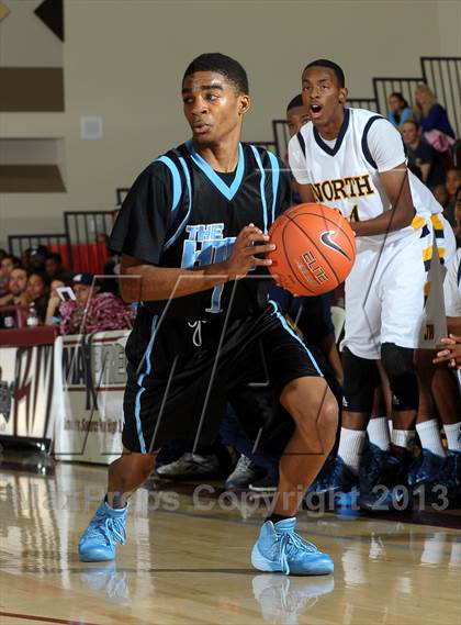 Thumbnail 3 in JW North vs. Foothill (MaxPreps Holiday Classic) photogallery.