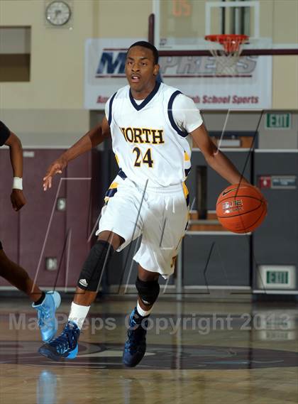 Thumbnail 2 in JW North vs. Foothill (MaxPreps Holiday Classic) photogallery.