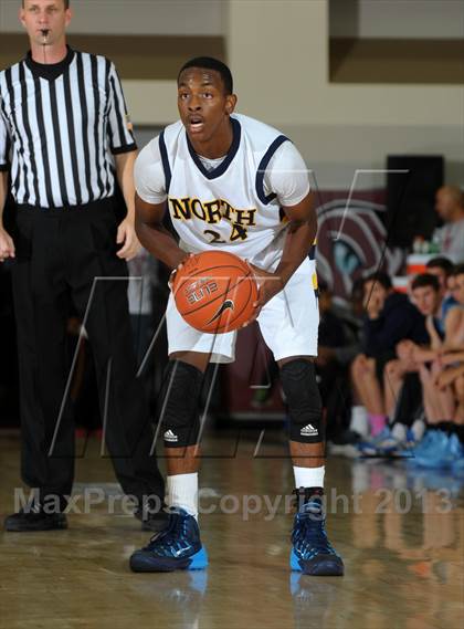 Thumbnail 1 in JW North vs. Foothill (MaxPreps Holiday Classic) photogallery.