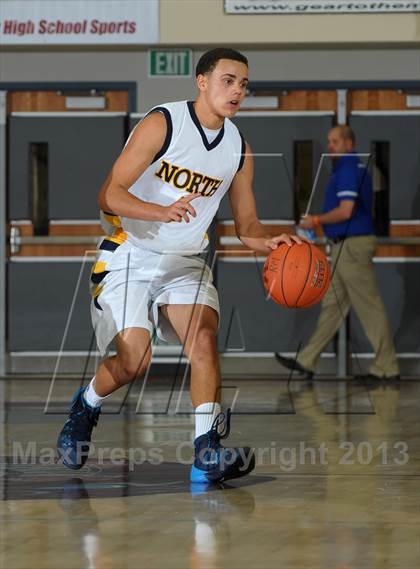 Thumbnail 1 in JW North vs. Foothill (MaxPreps Holiday Classic) photogallery.
