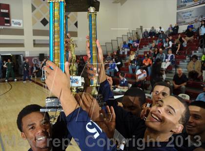 Thumbnail 2 in JW North vs. Foothill (MaxPreps Holiday Classic) photogallery.