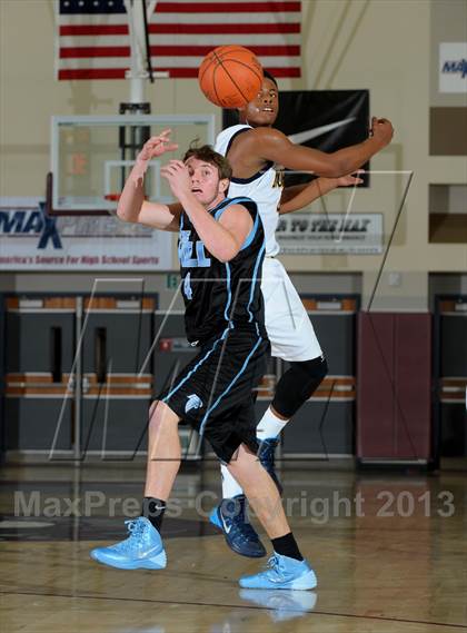Thumbnail 2 in JW North vs. Foothill (MaxPreps Holiday Classic) photogallery.