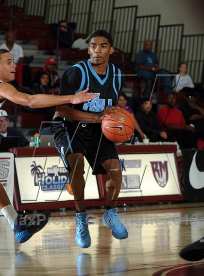 Thumbnail 1 in JW North vs. Foothill (MaxPreps Holiday Classic) photogallery.