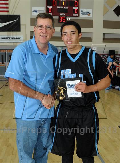 Thumbnail 2 in JW North vs. Foothill (MaxPreps Holiday Classic) photogallery.