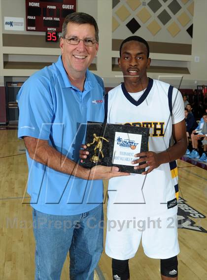 Thumbnail 2 in JW North vs. Foothill (MaxPreps Holiday Classic) photogallery.