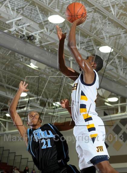 Thumbnail 3 in JW North vs. Foothill (MaxPreps Holiday Classic) photogallery.
