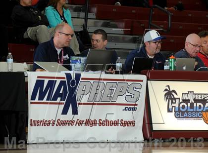 Thumbnail 2 in JW North vs. Foothill (MaxPreps Holiday Classic) photogallery.