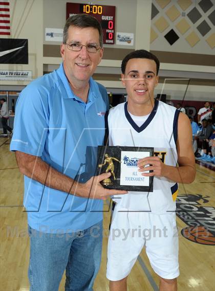 Thumbnail 3 in JW North vs. Foothill (MaxPreps Holiday Classic) photogallery.