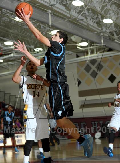 Thumbnail 3 in JW North vs. Foothill (MaxPreps Holiday Classic) photogallery.