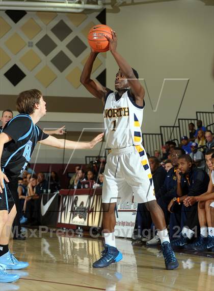 Thumbnail 2 in JW North vs. Foothill (MaxPreps Holiday Classic) photogallery.