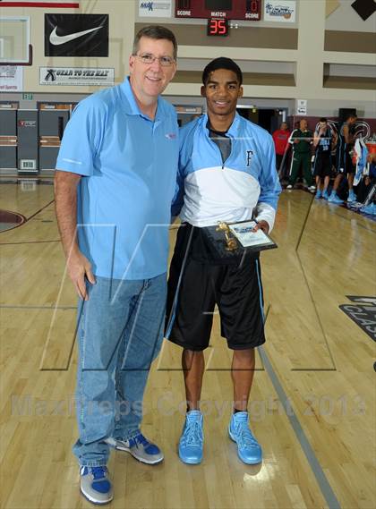 Thumbnail 1 in JW North vs. Foothill (MaxPreps Holiday Classic) photogallery.