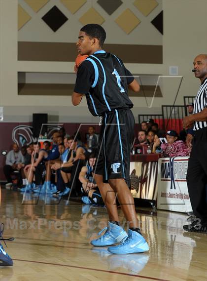 Thumbnail 1 in JW North vs. Foothill (MaxPreps Holiday Classic) photogallery.