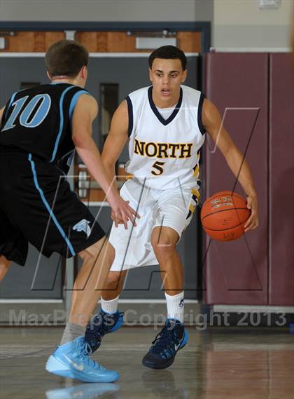 Thumbnail 3 in JW North vs. Foothill (MaxPreps Holiday Classic) photogallery.