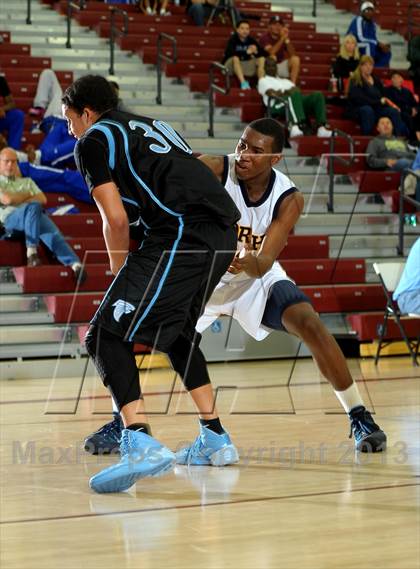 Thumbnail 2 in JW North vs. Foothill (MaxPreps Holiday Classic) photogallery.