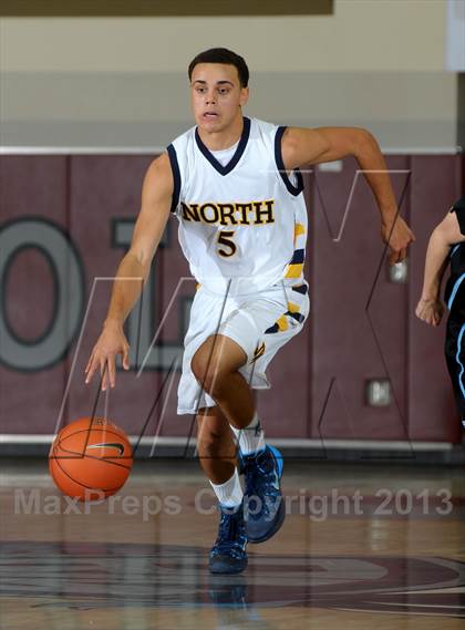 Thumbnail 1 in JW North vs. Foothill (MaxPreps Holiday Classic) photogallery.