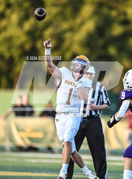 Thumbnail 3 in Davison vs. De La Salle Collegiate photogallery.