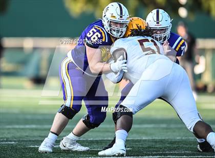 Thumbnail 3 in Davison vs. De La Salle Collegiate photogallery.
