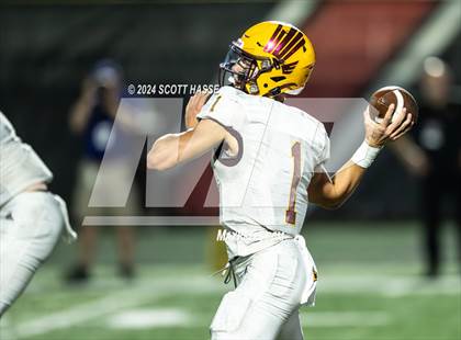 Thumbnail 2 in Davison vs. De La Salle Collegiate photogallery.