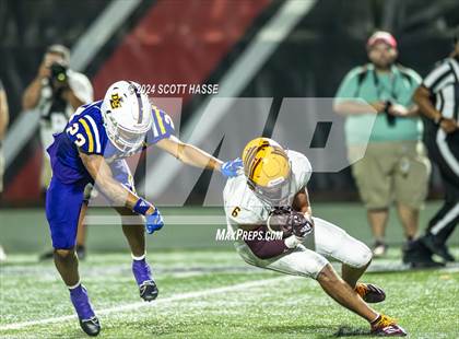 Thumbnail 1 in Davison vs. De La Salle Collegiate photogallery.