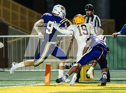 Thumbnail 1 in Davison vs. De La Salle Collegiate photogallery.
