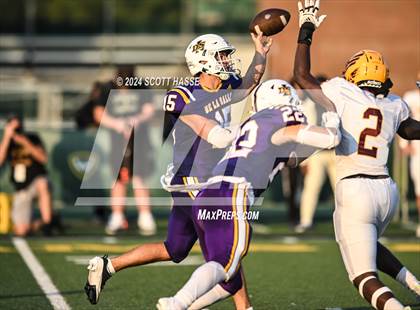Thumbnail 3 in Davison vs. De La Salle Collegiate photogallery.