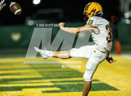 Thumbnail 3 in Davison vs. De La Salle Collegiate photogallery.