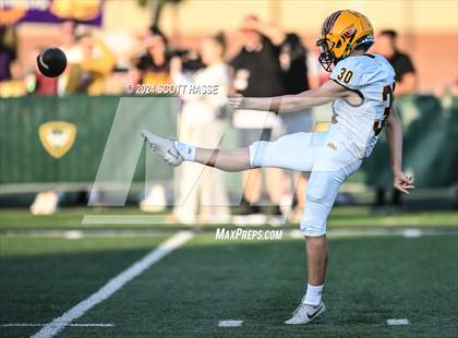 Thumbnail 1 in Davison vs. De La Salle Collegiate photogallery.