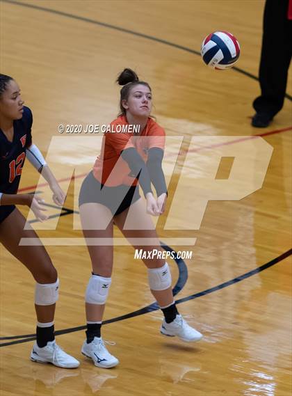 Thumbnail 2 in Churchill vs Brandeis photogallery.